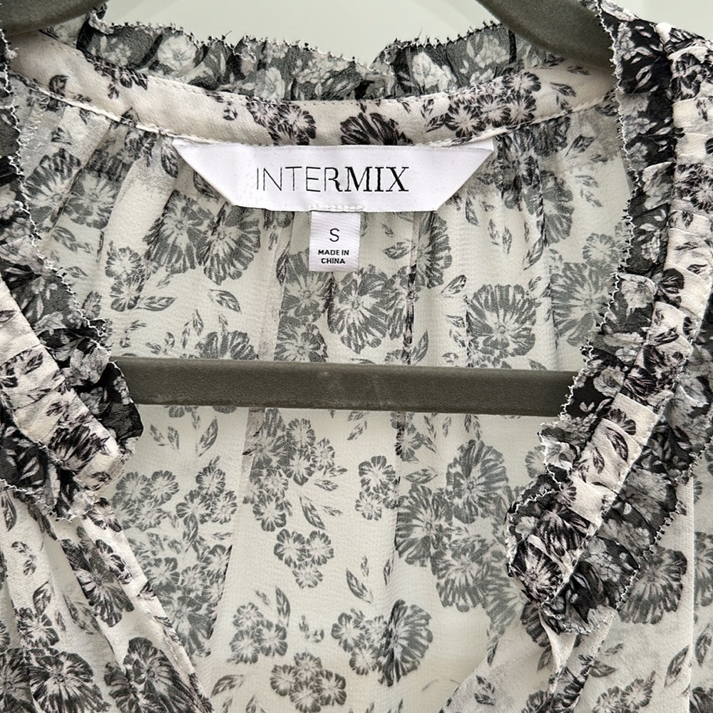 Intermix blouse - Picture 2 of 5